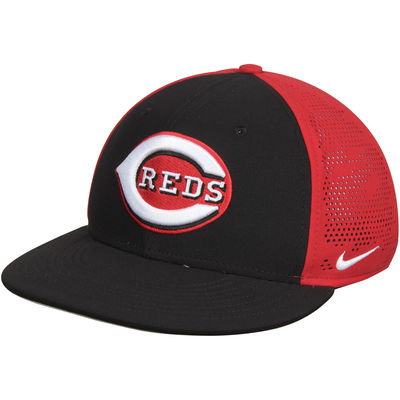 Cincinnati Reds - True Vapor Swoosh Performance Flex MLB Hat